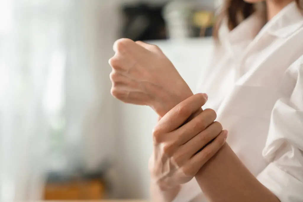 Wrist Tendonitis: Causes, Symptoms and Diagnosis